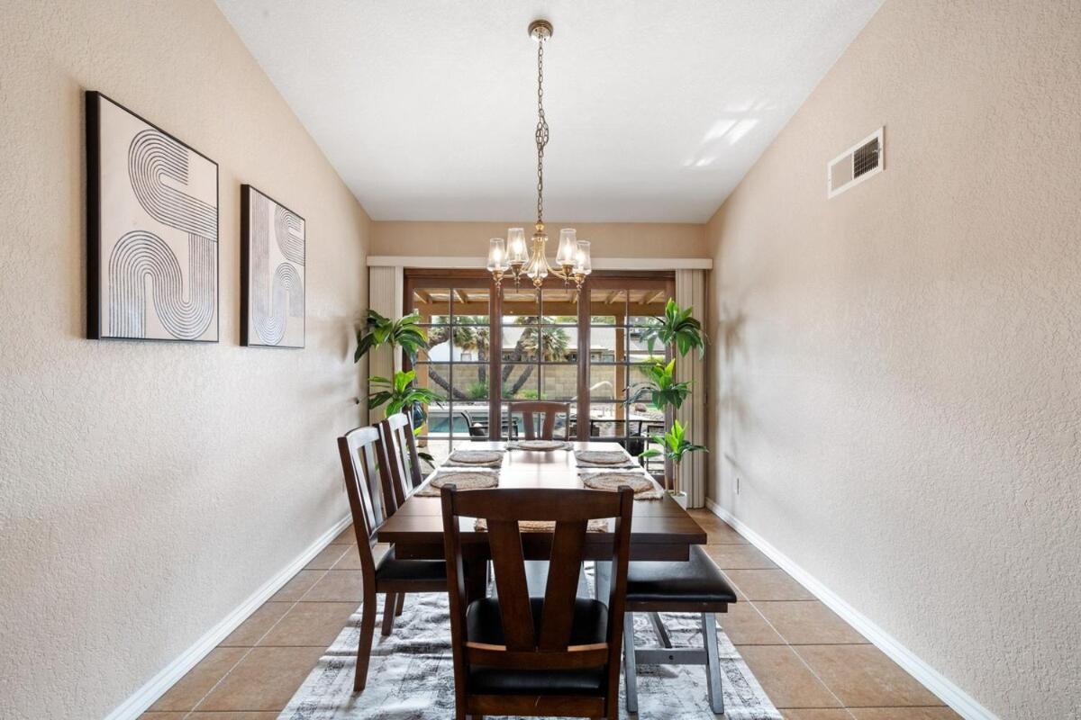 Holiday home Desert Oasis With Pool And Games Phoenix