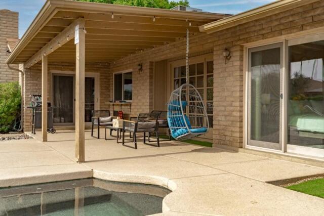 Desert Oasis With Pool And Games Holiday home